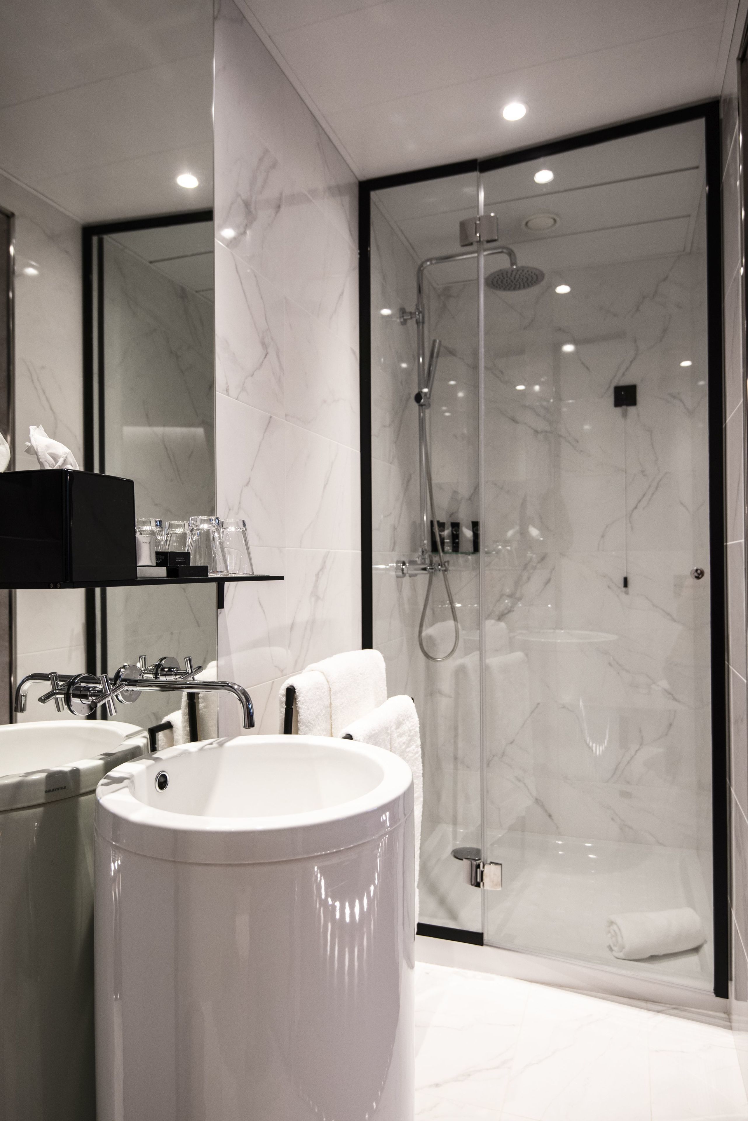 shower, rainfall showerhead, free toiletries, hair dryer