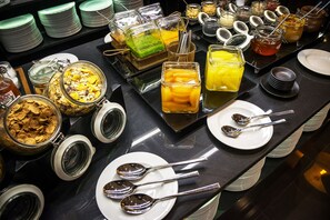 매일 뷔페 아침 식사(1인당 EUR 15)