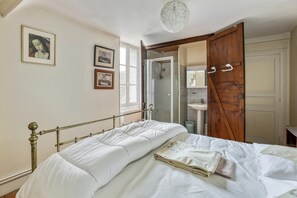 4 habitaciones, escritorio y internet 