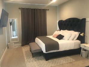 6 bedrooms, desk, iron/ironing board, free WiFi