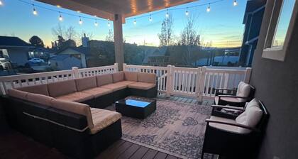 Suuri 3700 neliön koti! 5 makuuhuonetta, 3. 5 kylpyhuonetta, joissa valtava keittiö