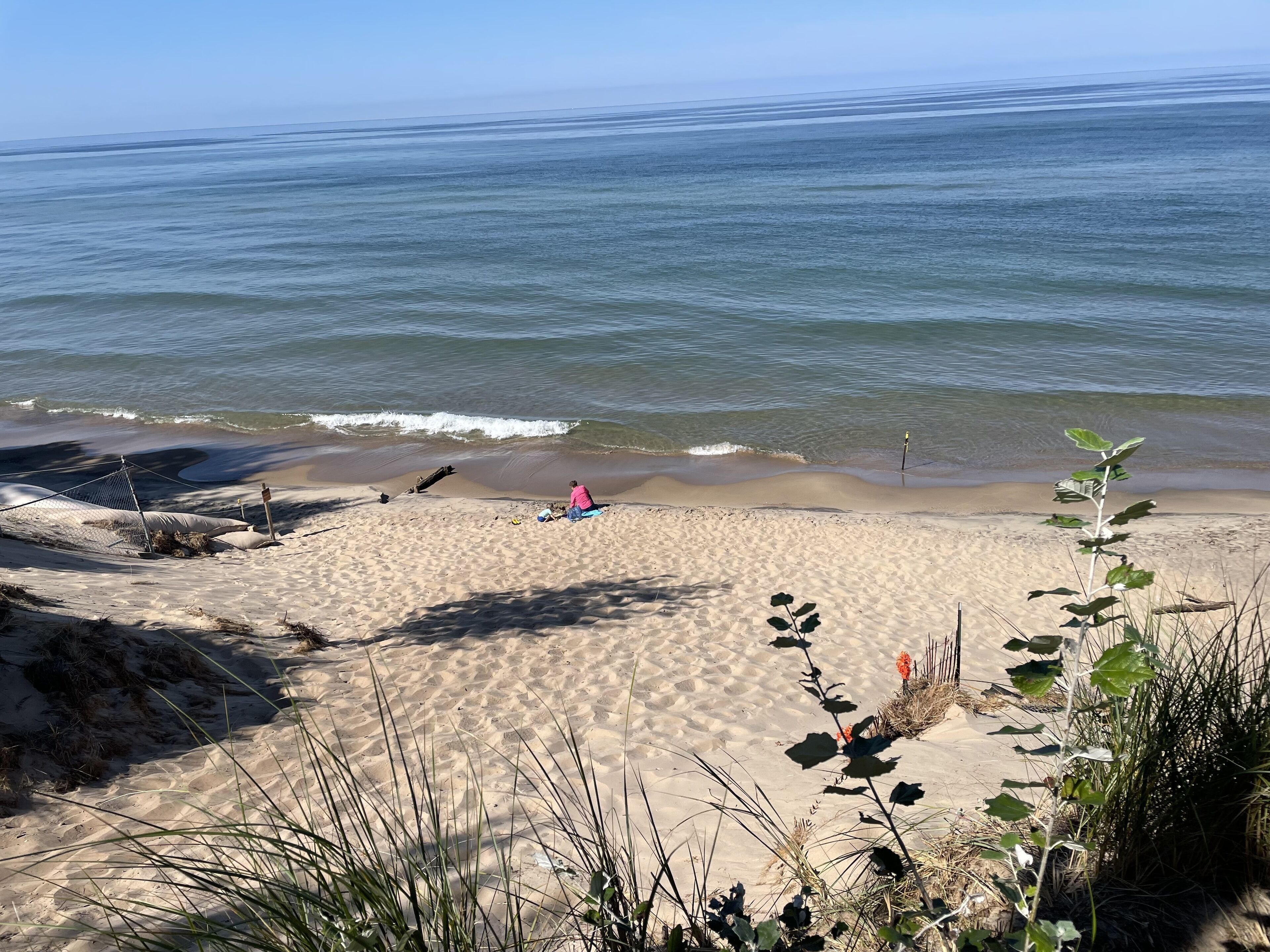 Beach nearby, sun loungers, beach towels