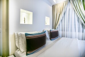 Standard Suite, 1 Bedroom, Non Smoking | Desk, blackout drapes, soundproofing, iron/ironing board - Home Residence Hotel (Cotonou)