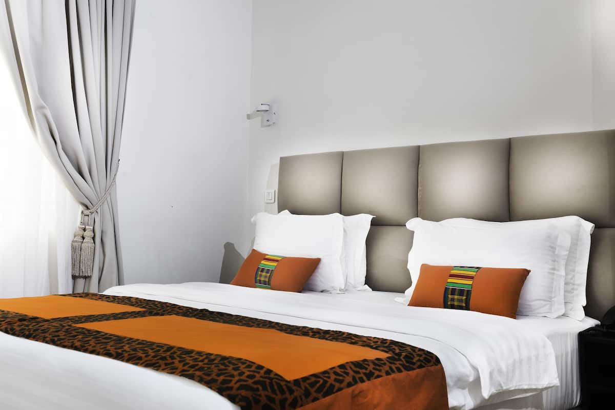 Standard Suite, 1 Bedroom, Non Smoking | Desk, blackout curtains, soundproofing, iron/ironing board
