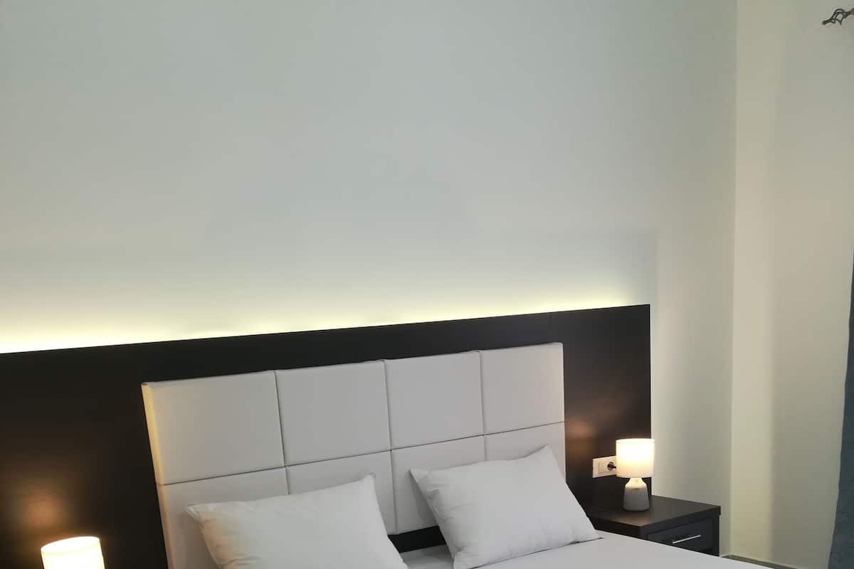 2 chambres, rideaux occultants, draps fournis