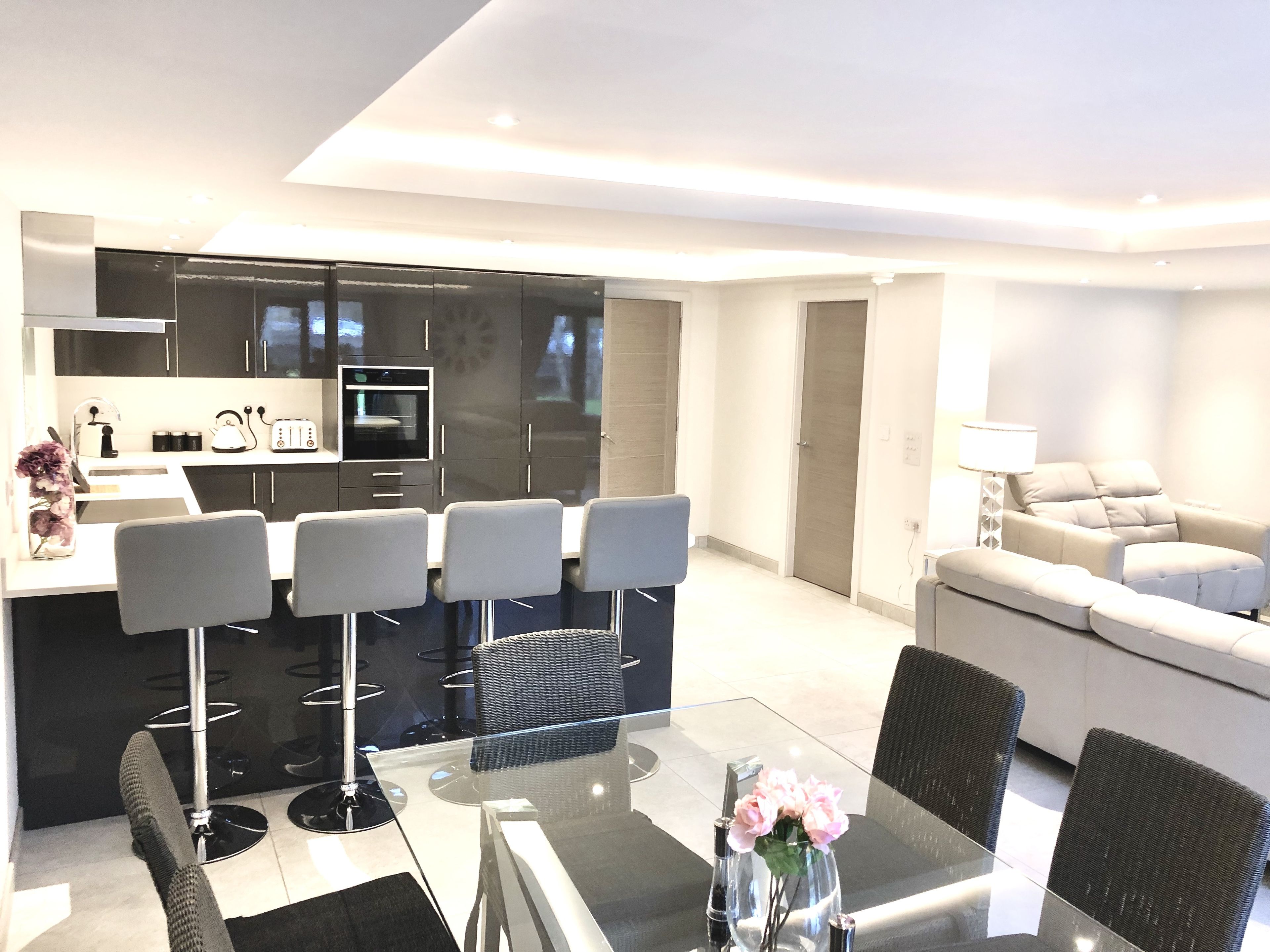 Lägenhet - 4 sovrum | Eget kök | Stort kylskåp, mikrovågsugn, ugn och diskmaskin