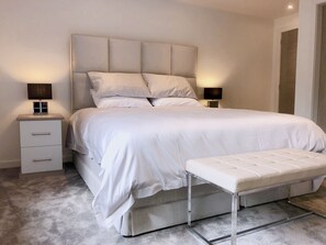 The Leat Apartment, 2 Bedroom, En-Suite - Millstream Mews (Bakewell)