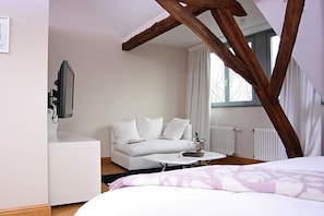 Egyptian cotton sheets, premium bedding, down duvets, minibar