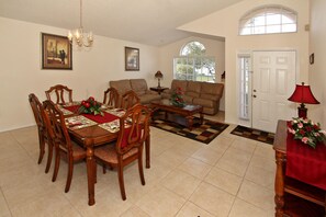 Standard Villa (3 beds) | Dining