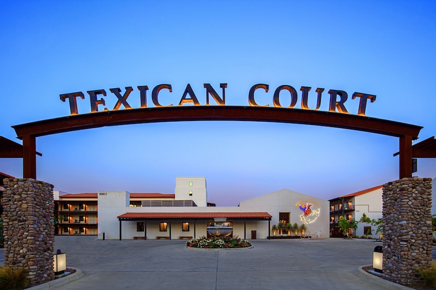 Texican Court, by Valencia Hotel Collection, Dallas: 2025 Hotel Reviews, Rooms & Prices | Hotels.com