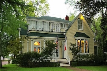 Woldert-Spence Manor