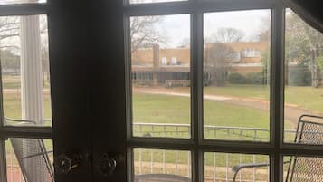 Traditional Room, 1 Queen Bed, Non Smoking | Balcony