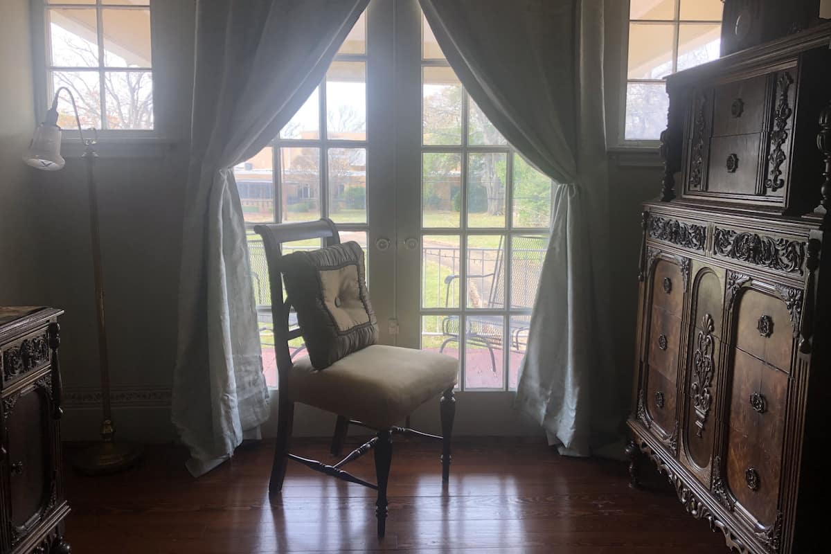Traditional Room, 1 Queen Bed, Non Smoking | Premium bedding, pillow-top beds, individually decorated