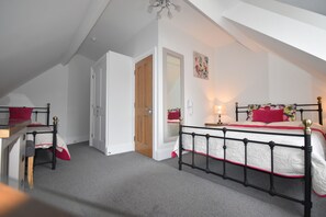 Iron/ironing board, free cribs/infant beds, free WiFi, bed sheets - Gordon House (Wimborne)