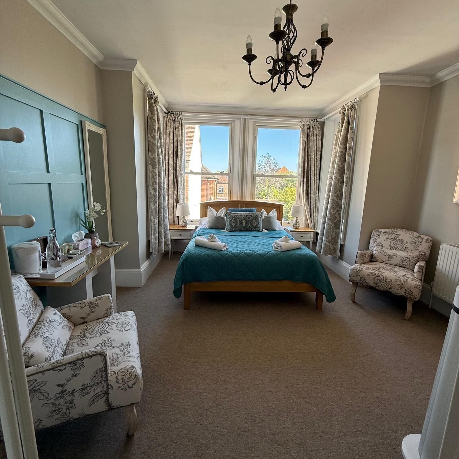 Double Room, Ensuite (King Size Room) | Iron/ironing board (on request), WiFi (free), bed sheets