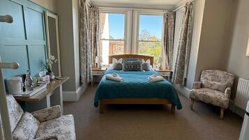 Double Room, Ensuite (King Size Room) | Iron/ironing board (on request), WiFi (free), bed sheets
