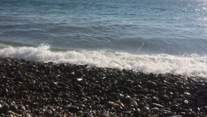 A pebbly beach with waves gently lapping at the shore. - Victoria Inn Brewhouse B&B (Haverfordwest)