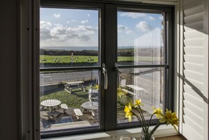 Desk, soundproofing, iron/ironing board, free WiFi