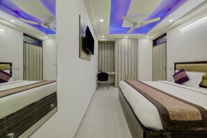 Deluxe Double Room, 1 Queen Bed, Non Smoking | Egyptian cotton sheets, premium bedding, in-room safe