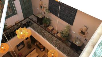 Shower, free toiletries, towels