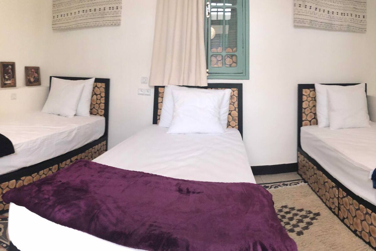 Triple Room, 3 Twin Beds, Non Smoking | In-room safe, free WiFi, bed sheets
