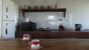 Familiar house, 3 bedrooms, Multiple Beds | Dapur pribadi