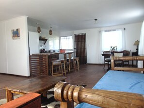 Familiar house, 3 bedrooms, Multiple Beds | In-room dining - Chez les oies - Casa Familiar (Chillan)