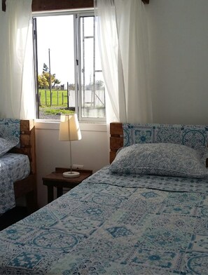 Familiar house, 3 bedrooms, Multiple Beds | 3 bedrooms, blackout drapes, bed sheets - Chez les oies - Casa Familiar (Chillan)