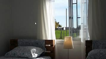 3 habitaciones, cortinas blackout y ropa de cama