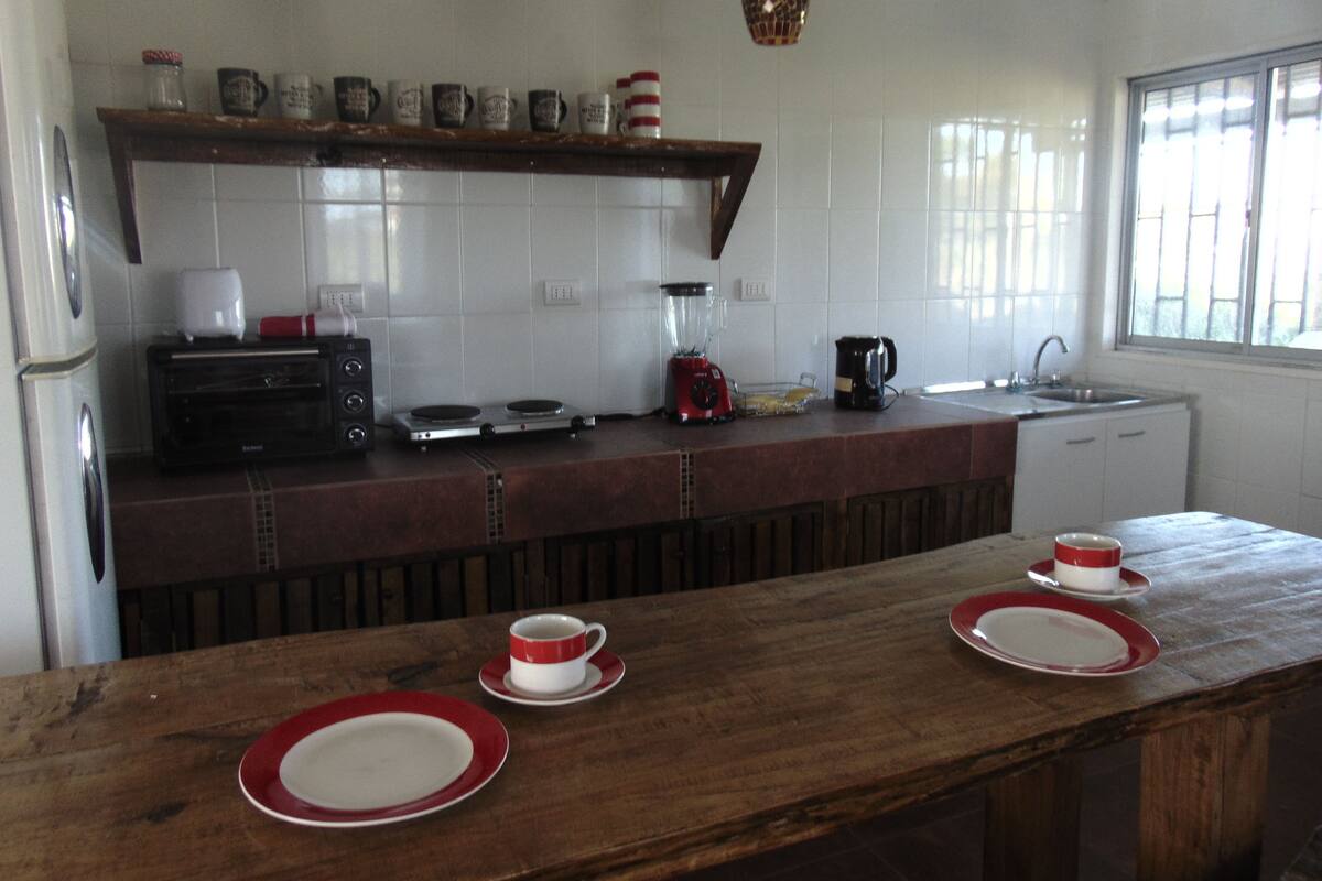 Familiar house, 3 bedrooms, Multiple Beds | Servicio a la habitación
