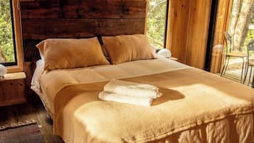 2 bedrooms, individually decorated, individually furnished