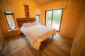 Superior Cabin, 2 Bedrooms, Non Smoking, Private Bathroom | 2 bedrooms, individually decorated, individually furnished