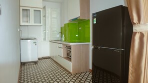 Fridge, microwave, cookware/dishes/utensils