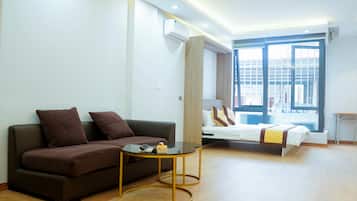Premium bedding, desk, blackout drapes, soundproofing