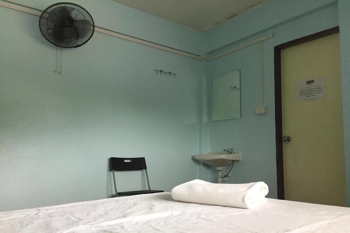 Budget Single Room (Fan, Private Bathroom) | Kostenloses WLAN