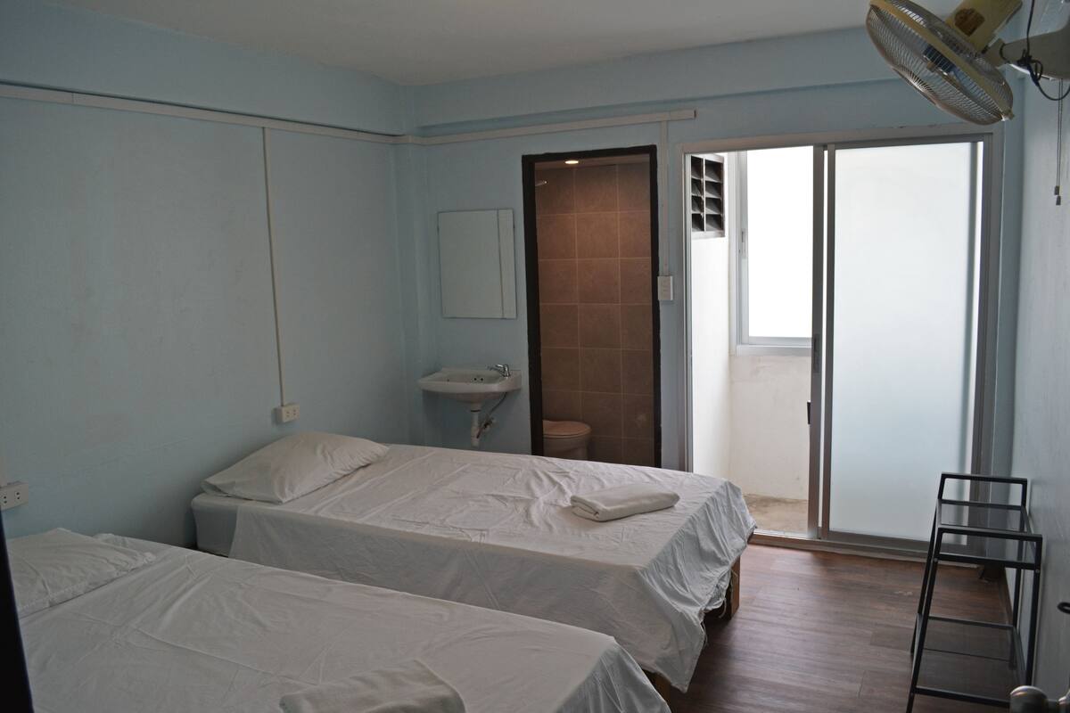 Premium Double Room (AC, Private Bathroom) | Kostenloses WLAN