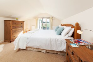 3 عدّة غرف نوم وملاءات من القطن المصري وأغطية فراش متميزة