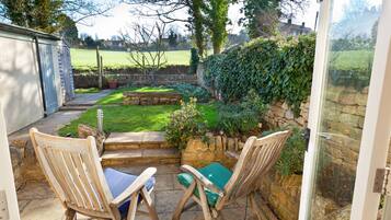 Exclusive Cottage, 3 Bedrooms | Garden view