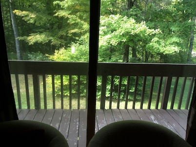 Ski right to your newly remodled great condo, enjoy woodburning fireplace & SAVE