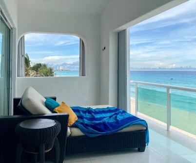 SPECTACULAR BEACH FRONT VIEW-RELAX IN A PRIVATE LOCATION, WE OFFER DISCOUNTS.