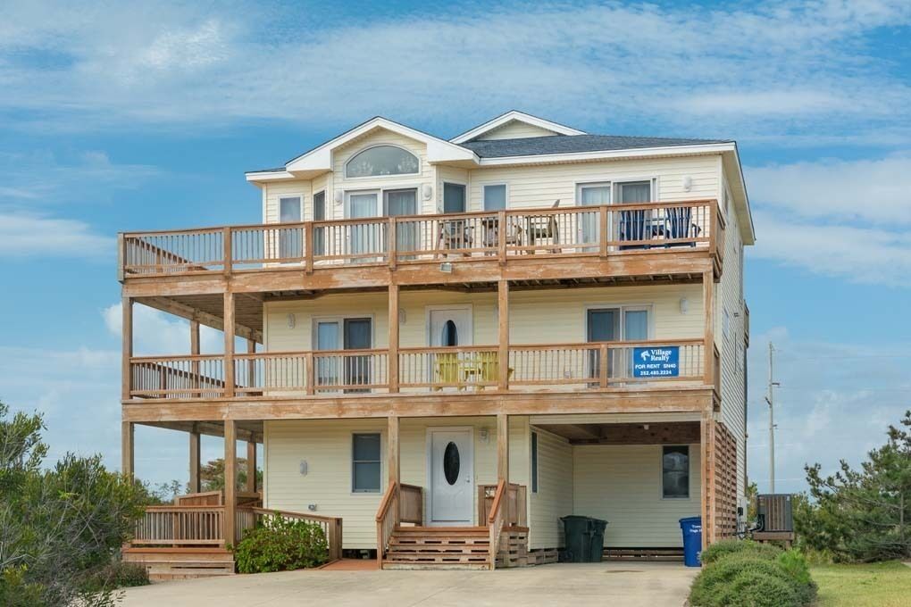 Dream Weaver: Private putting green, heated pool, hot tub and elevator.