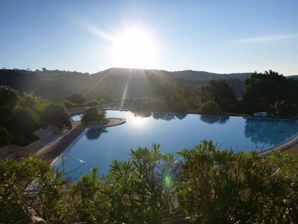 Outdoor pool - House 8 pers. Sea view in private domain, at the edge of the forest; Mountain biking, hiking (Roquebrune-Sur-Argens)