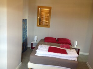 5 bedrooms, desk, iron/ironing board, free WiFi