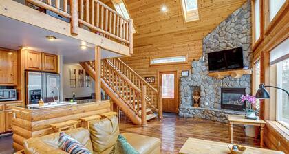 Hot Tub, Indoor Pool! Home 8 Mi to Heavenly Skiing