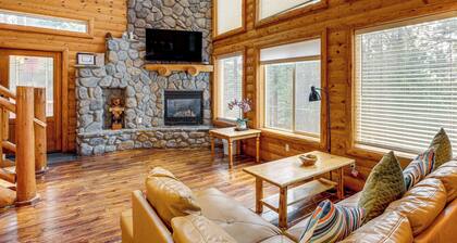 Hot Tub, Indoor Pool! Home 8 Mi to Heavenly Skiing