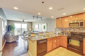 Fridge, microwave, stovetop, dishwasher