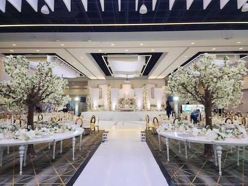 Holiday Inn Edmonton South - Evario Events by IHG