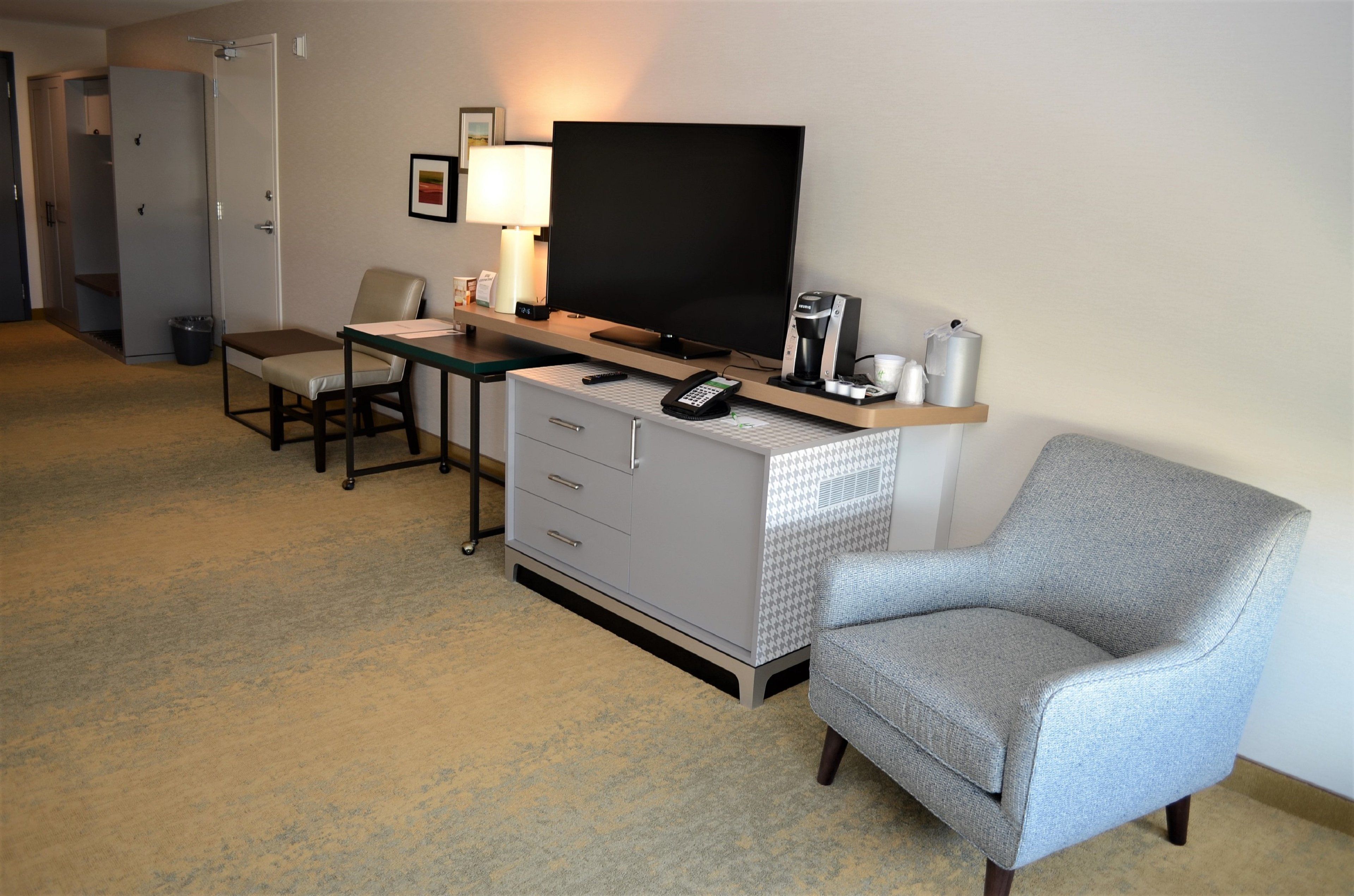 1 bedroom, in-room safe, individually furnished, desk