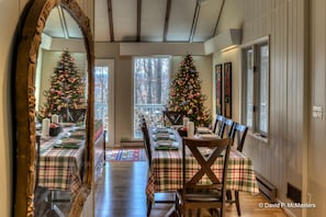 Dining table Views to the woods