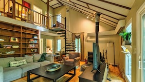 Unclassified image, 4 of 43, button -  Coolfont 4 BDRM, lots of beds! Cozy Wooded Cottage. (Berkeley Springs)